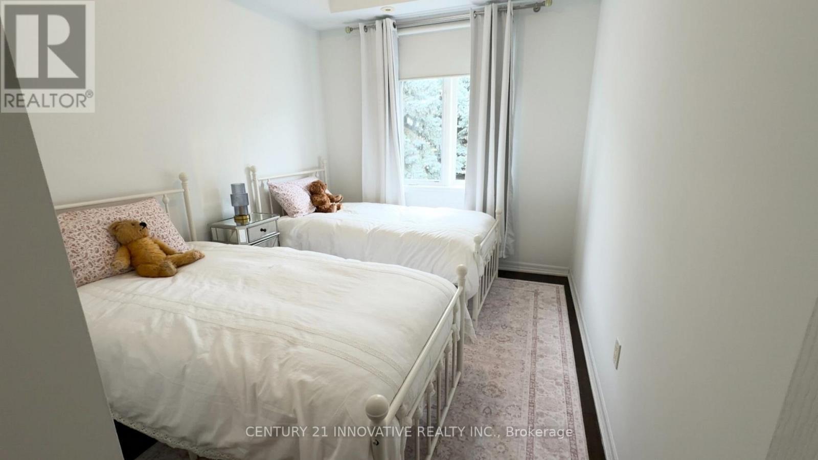 16 St Lawrence Drive, Mississauga, ON