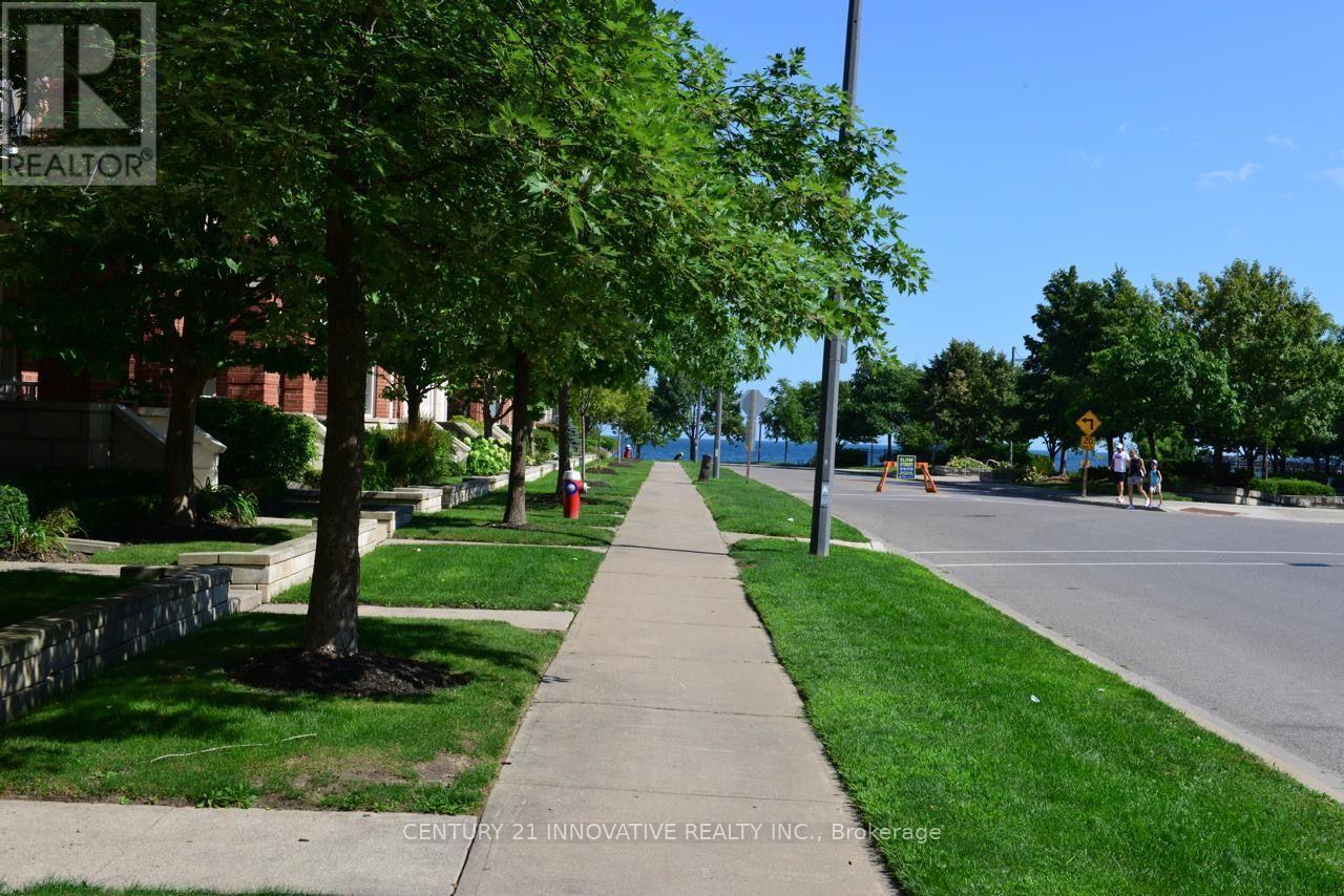 16 St Lawrence Drive, Mississauga, ON