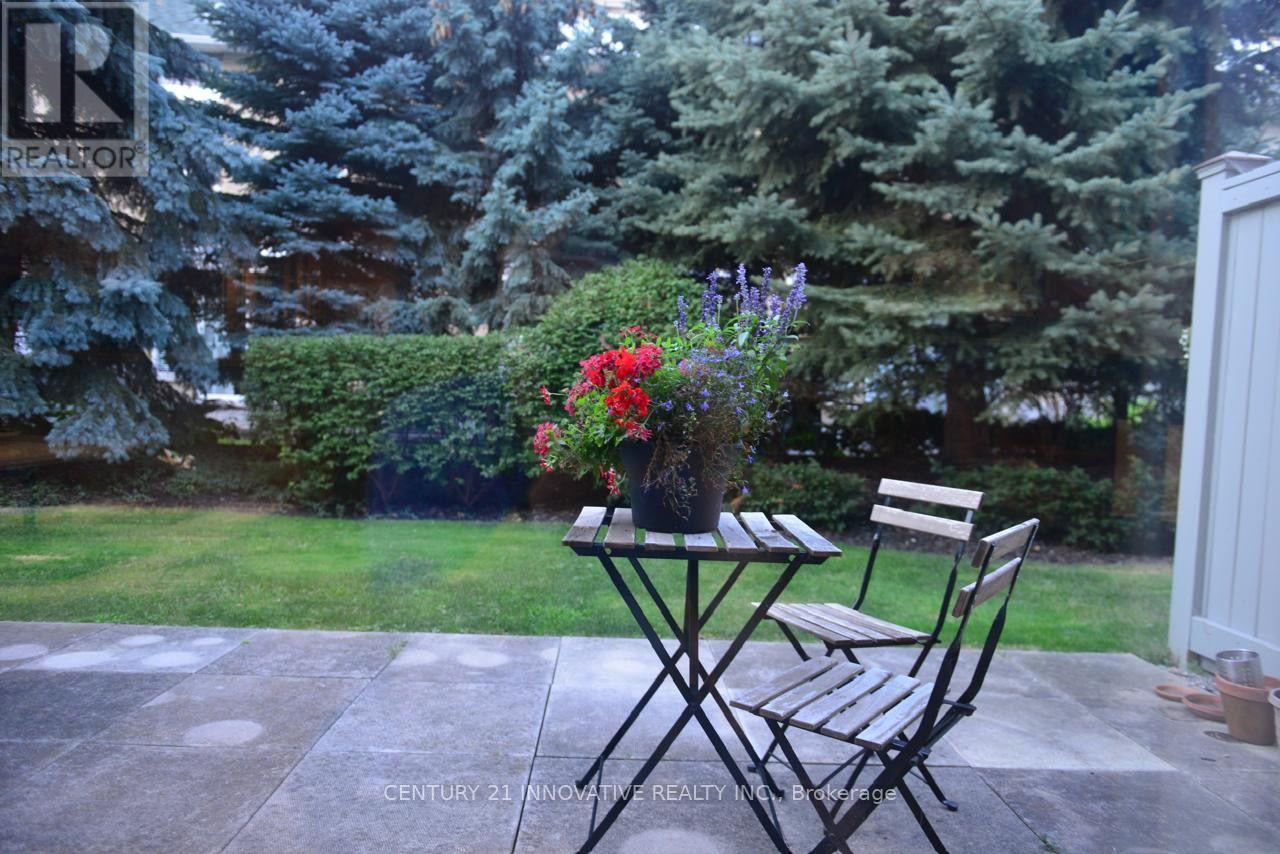 16 St Lawrence Drive, Mississauga, ON