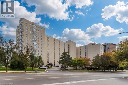 5280 LAKESHORE Road Unit# 103  Burlington, ON L7L 5R1