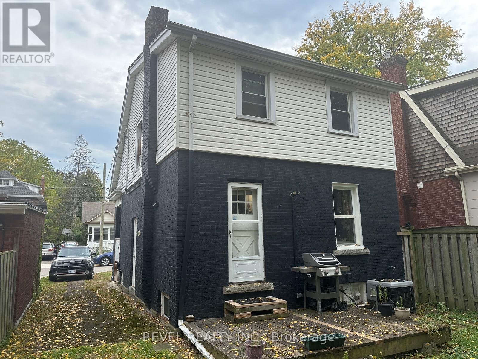 33 Cline Avenue N, Hamilton, ON