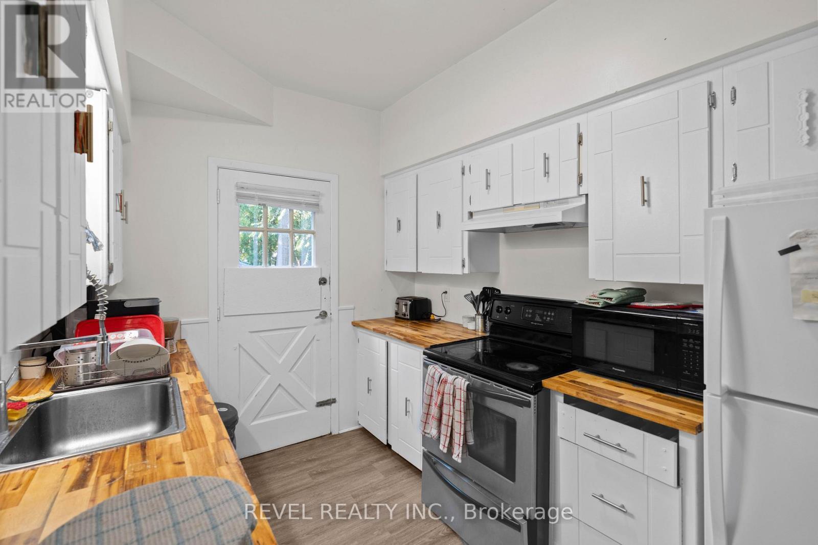 33 Cline Avenue N, Hamilton, ON