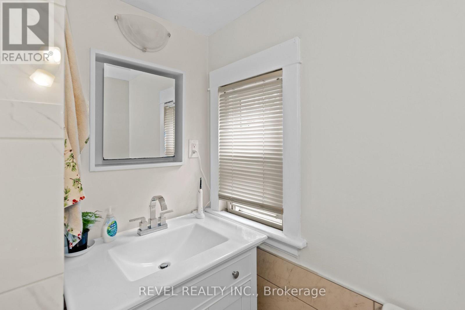 33 Cline Avenue N, Hamilton, ON