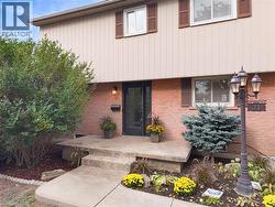 31 BERRISFIELD Crescent  Hamilton, ON L8T 4X1