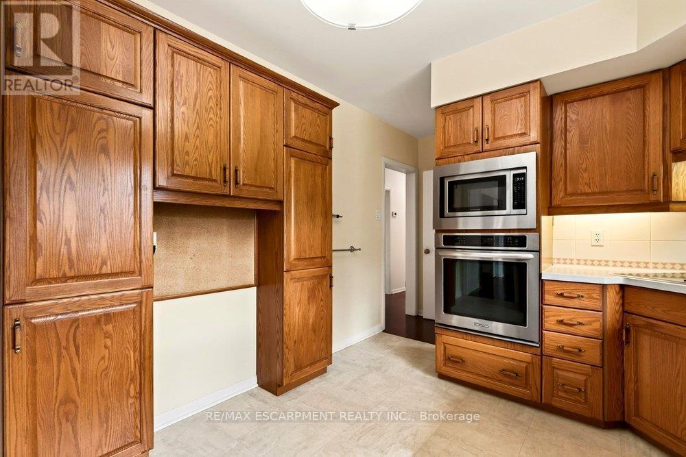 970 Danforth Avenue, Burlington, ON
