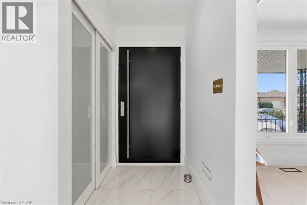 9 Donlea Drive, Hamilton, ON