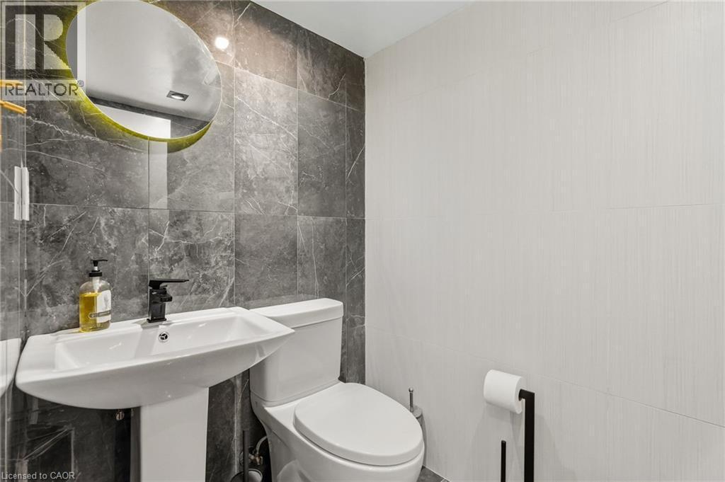 9 Donlea Drive, Hamilton, ON