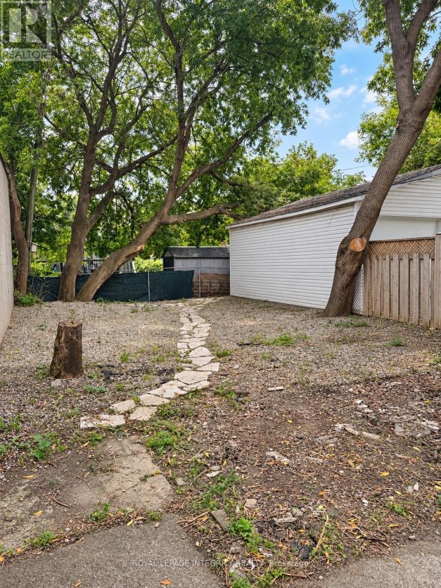 920 Gladstone Avenue, Ottawa, ON