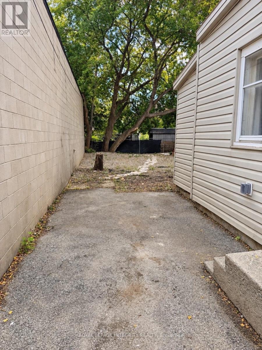 920 Gladstone Avenue, Ottawa, ON