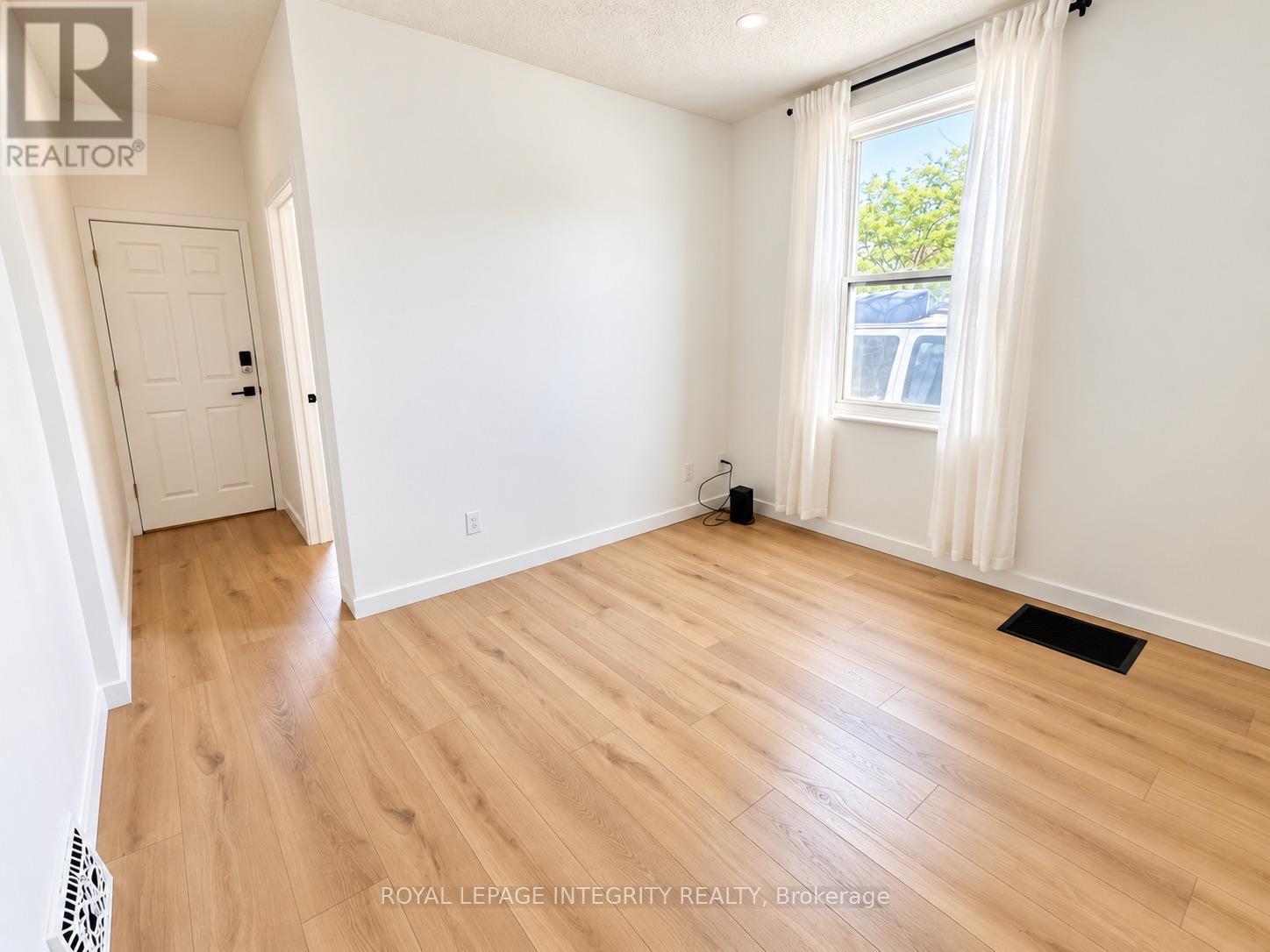 920 Gladstone Avenue, Ottawa, ON
