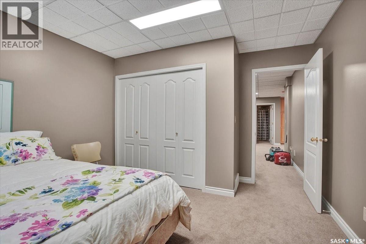 310 Saskatchewan Crescent W, Saskatoon, SK