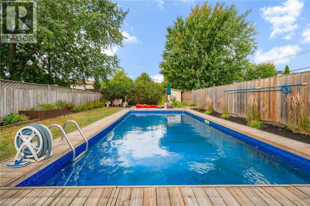 10 Goldfinch Road, Hamilton, ON
