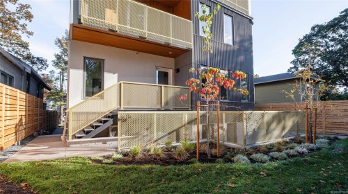 #3-1721 Adanac St  Victoria, BC V8R 2C4