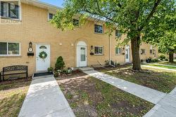 30 JEROME CRESCENT  Hamilton, ON L8E 1K5