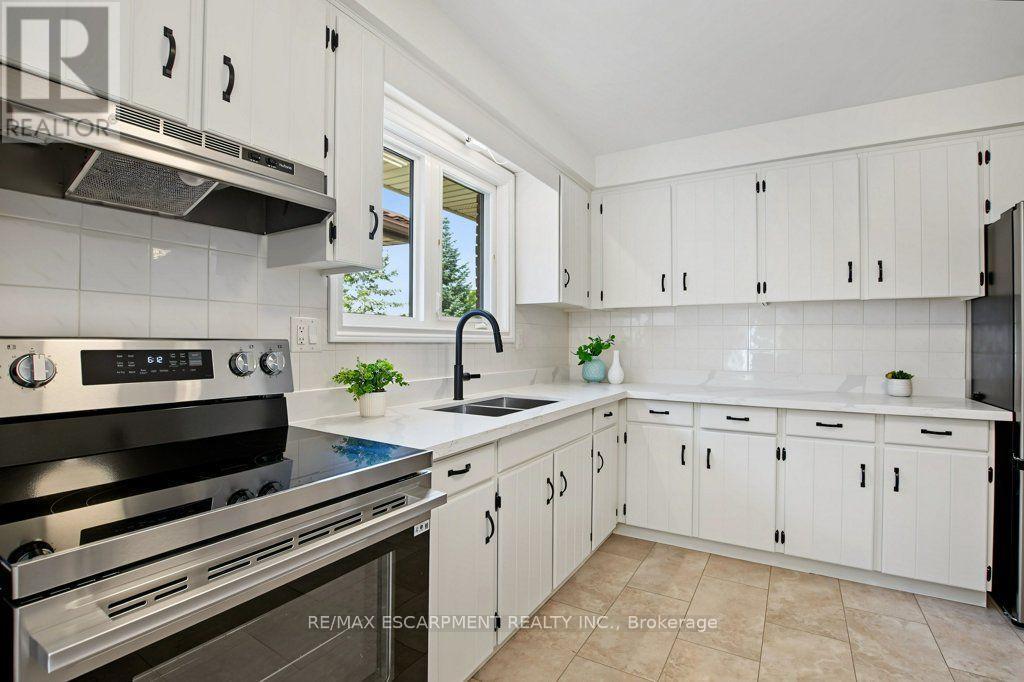 30 Catalina Drive, Hamilton, ON