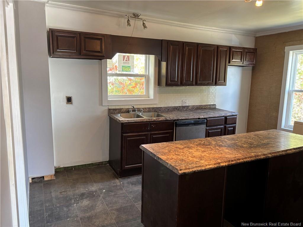 560 Queen St, Bathurst, NB