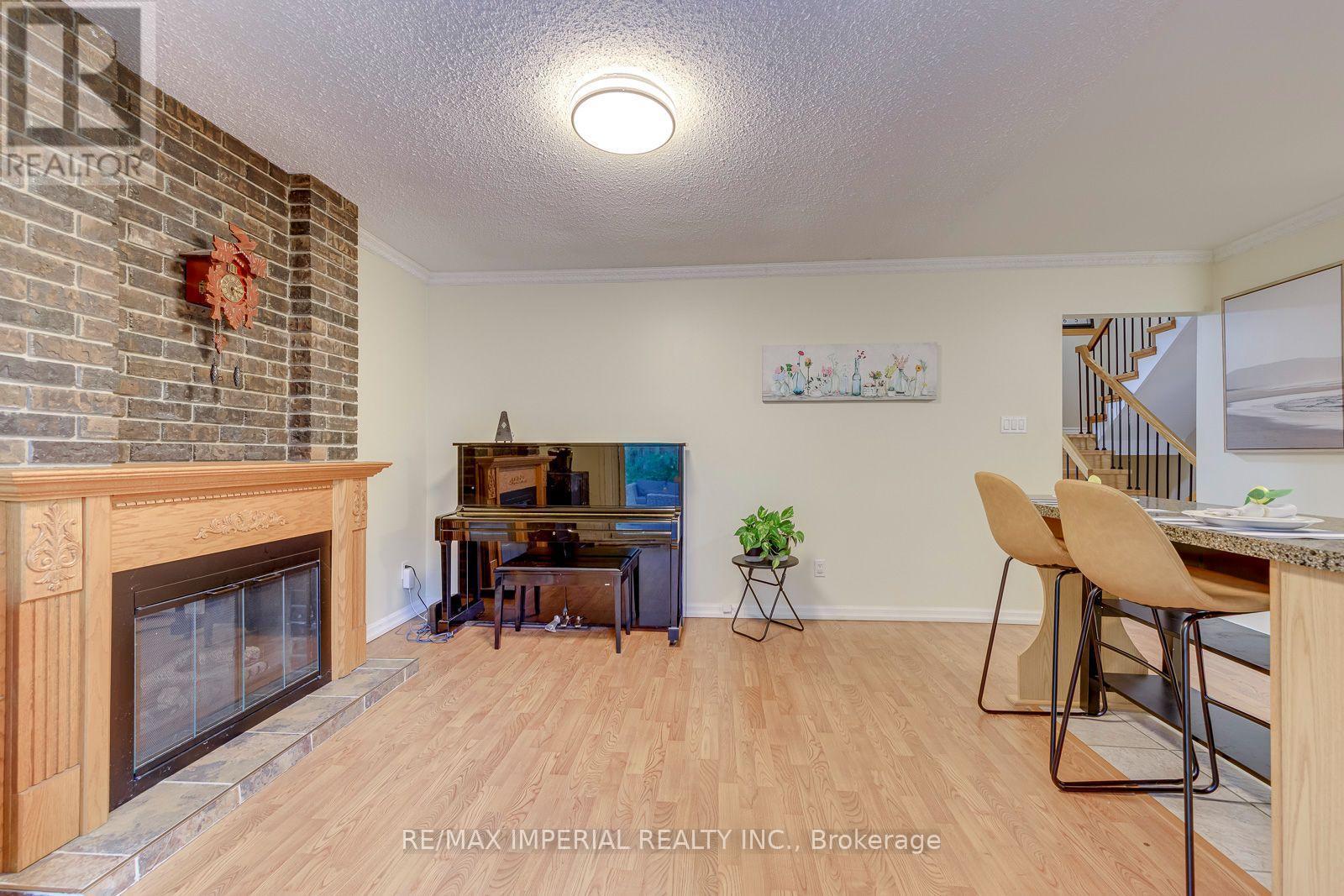 6100 Wabukayne Court, Mississauga, ON