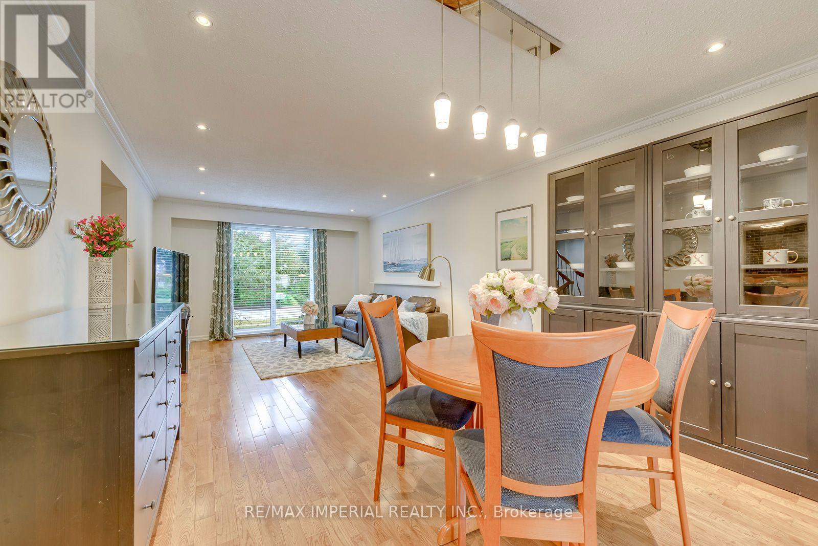 6100 Wabukayne Court, Mississauga, ON