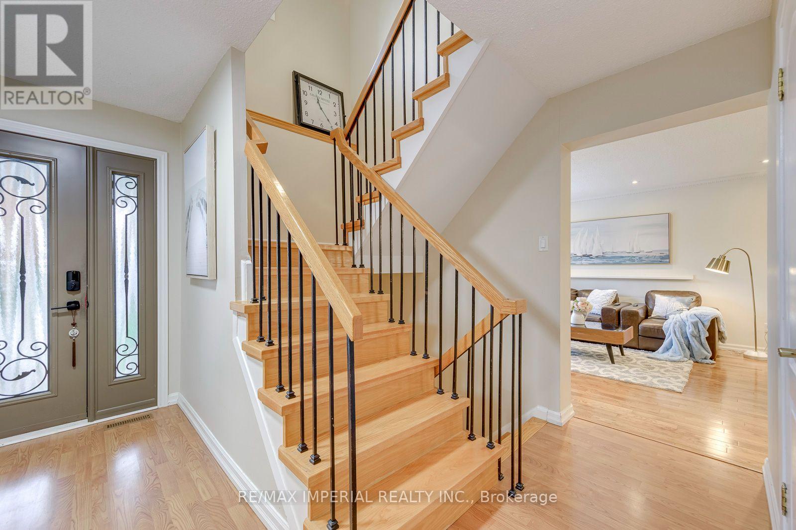 6100 Wabukayne Court, Mississauga, ON