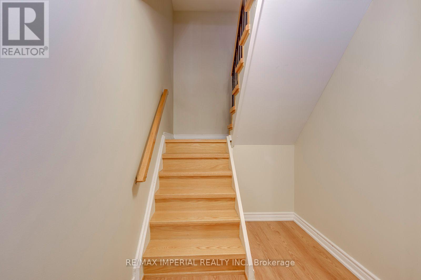 6100 Wabukayne Court, Mississauga, ON