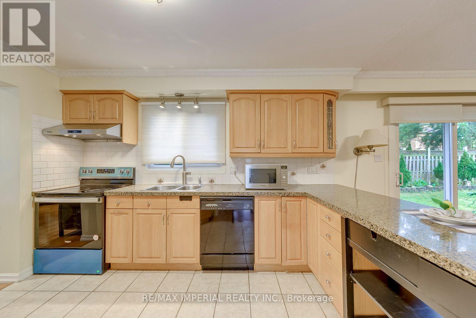6100 Wabukayne Court, Mississauga, ON