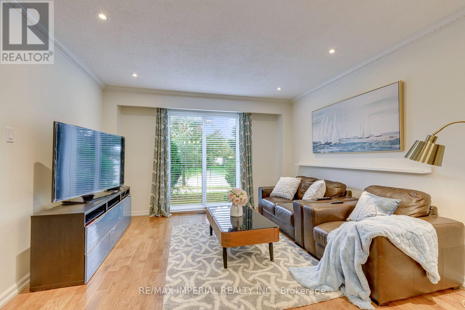 6100 Wabukayne Court, Mississauga, ON