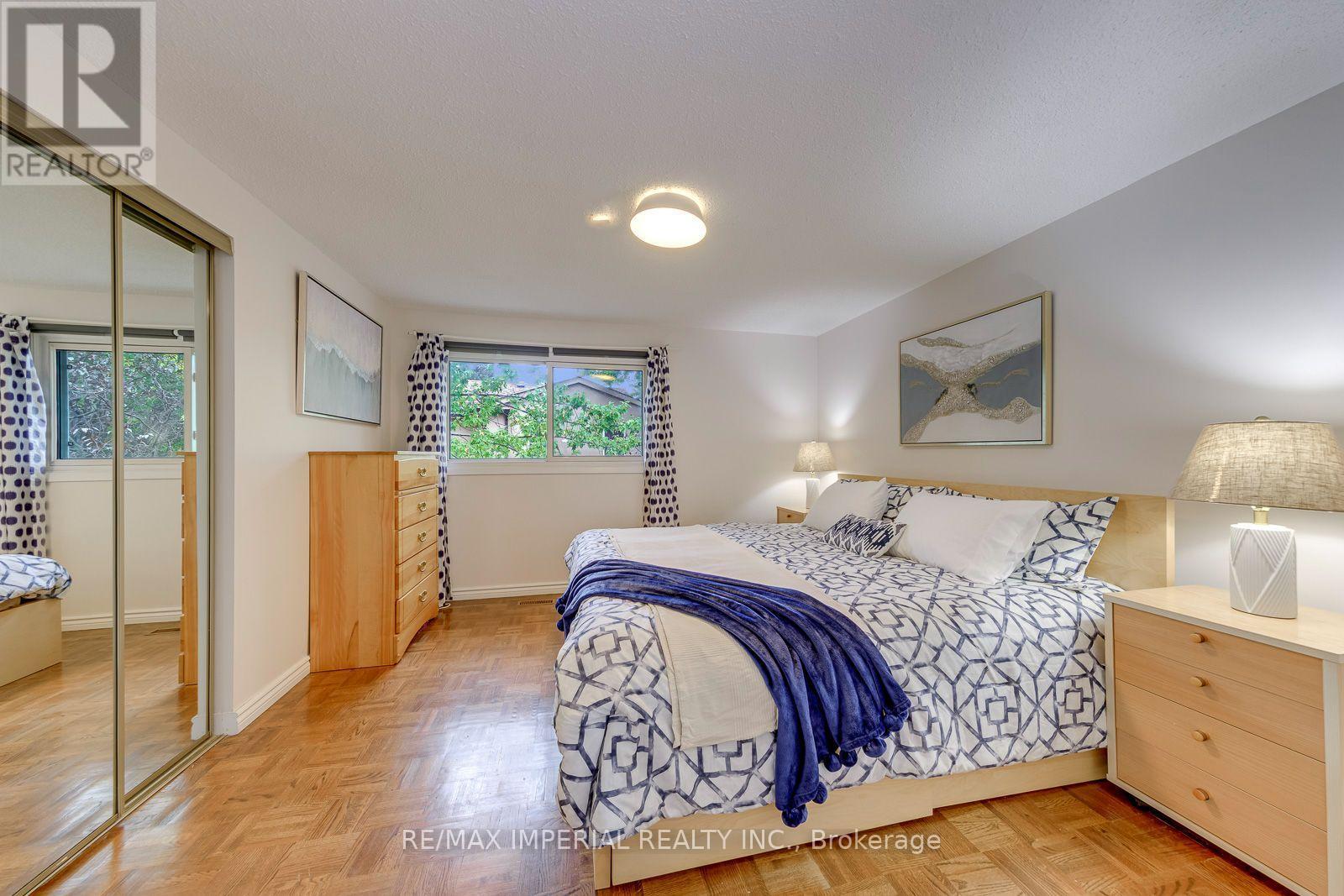 6100 Wabukayne Court, Mississauga, ON