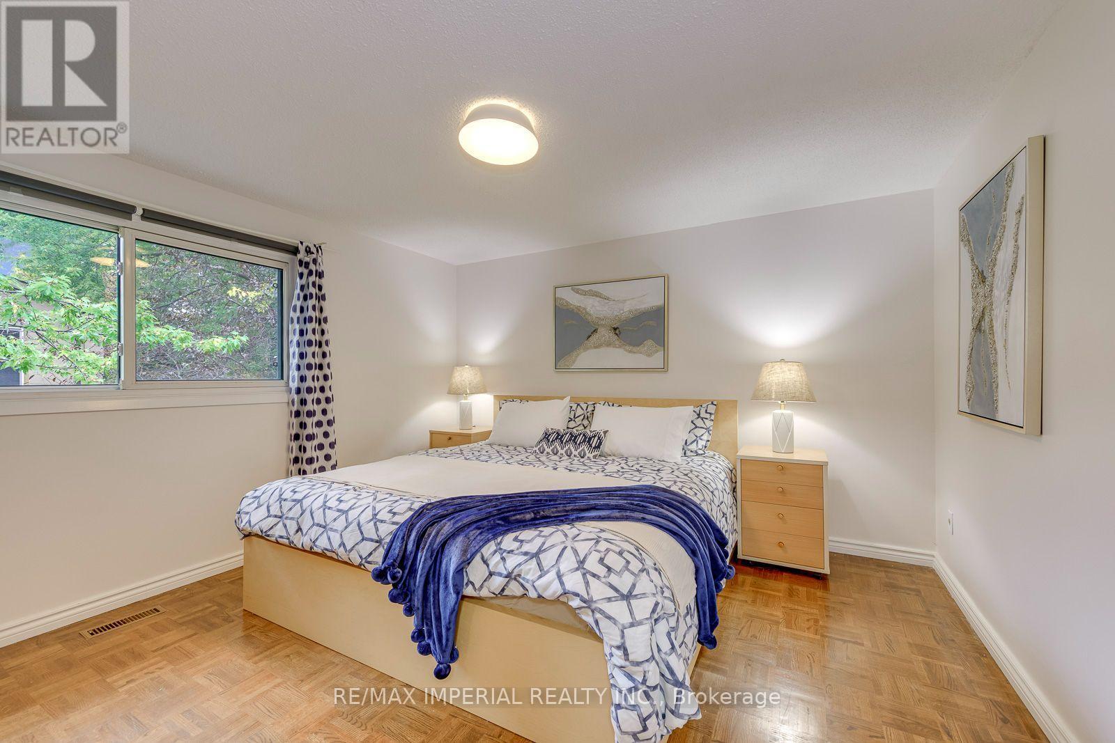 6100 Wabukayne Court, Mississauga, ON