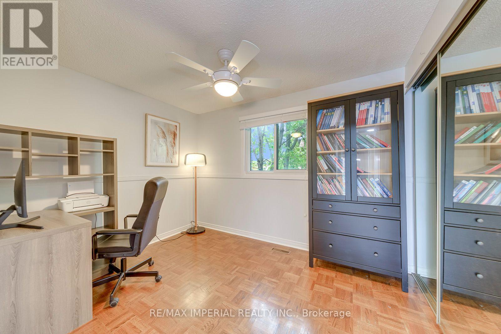 6100 Wabukayne Court, Mississauga, ON
