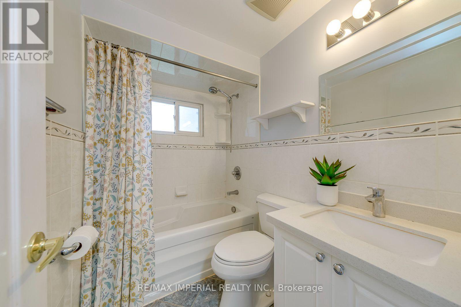 6100 Wabukayne Court, Mississauga, ON