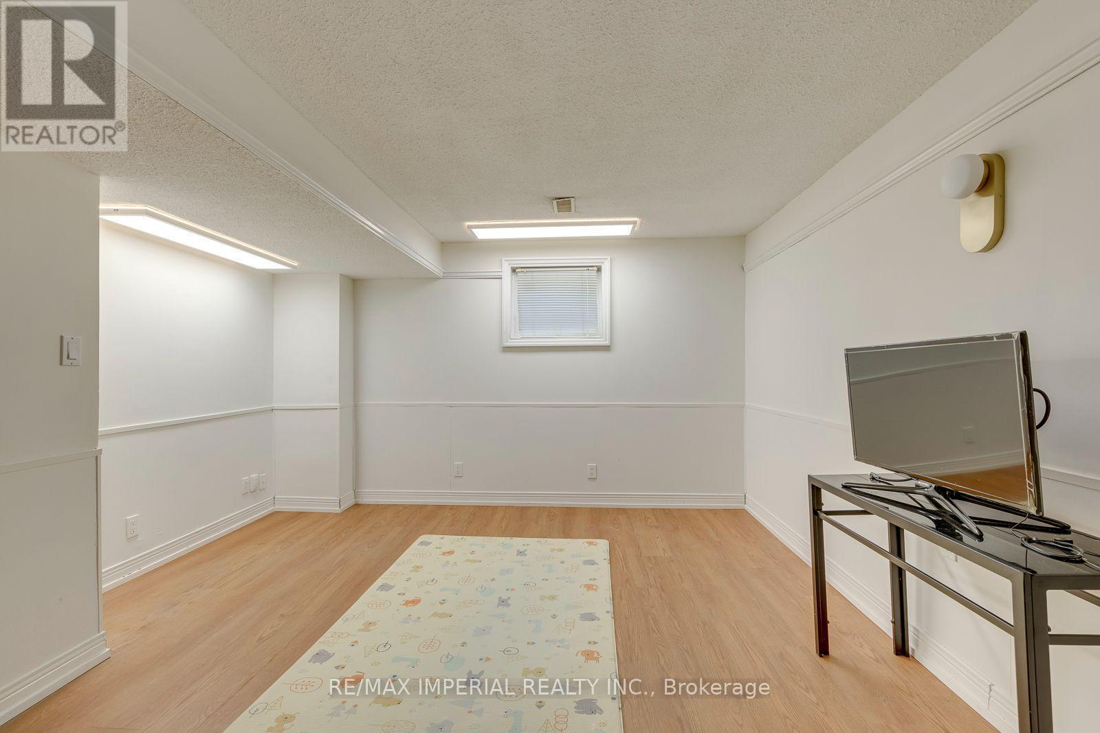 6100 Wabukayne Court, Mississauga, ON