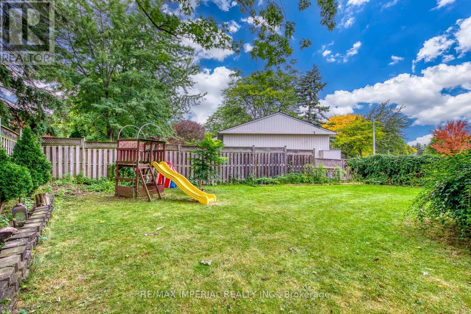 6100 Wabukayne Court, Mississauga, ON
