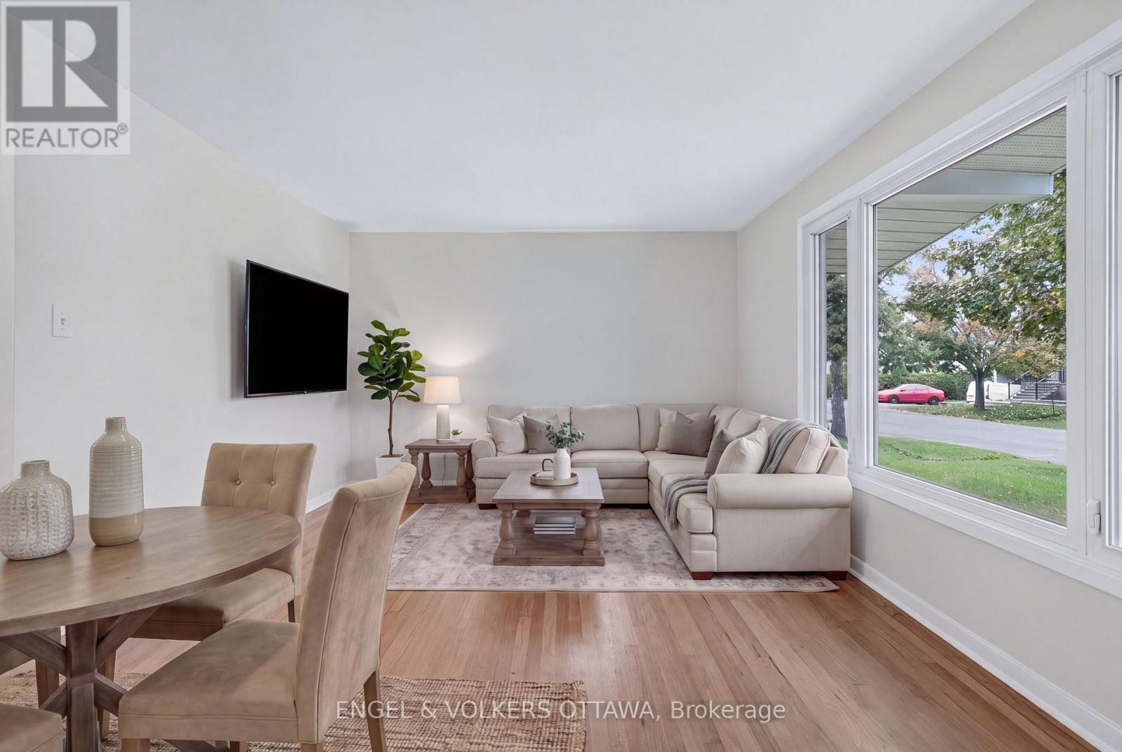 Virtually staged - 1238 St. Paul Avenue, Ottawa, ON