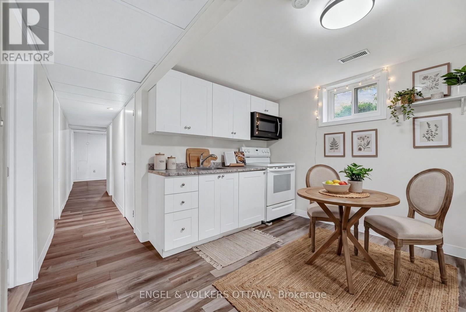 Virtually staged - 1238 St. Paul Avenue, Ottawa, ON