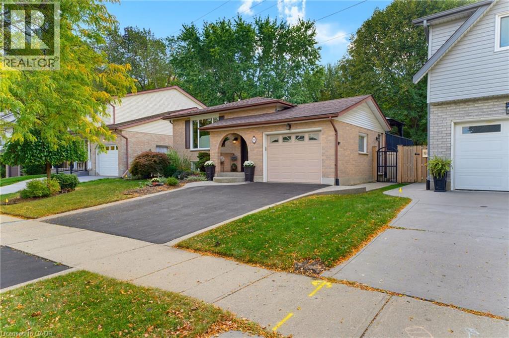 Brick exterior with a single-car garage and arched entry - 77 Yellow Birch Drive, Kitchener, ON