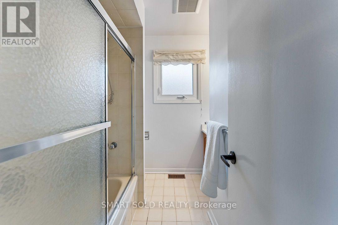 853 Apple Gate Court, Mississauga, ON