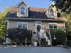 48 Pond Street Mahone Bay, NS B0J 2E0