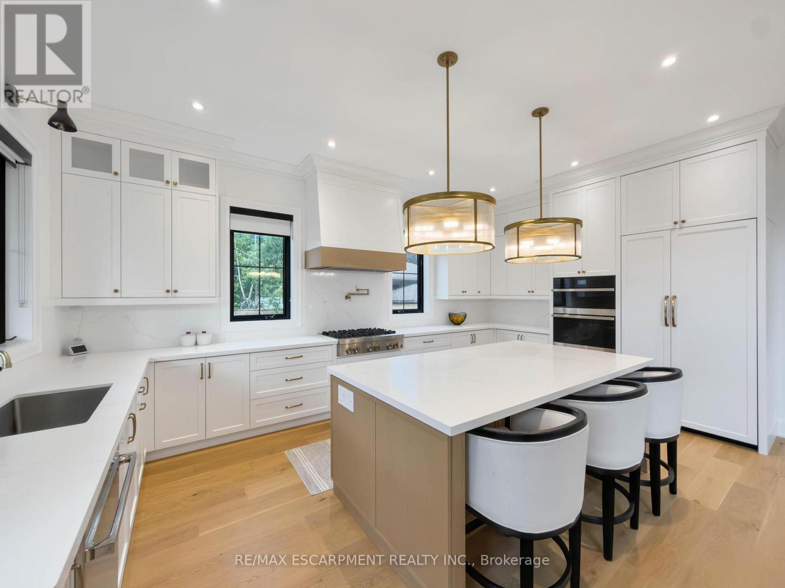 260 Kent Crescent, Burlington, ON