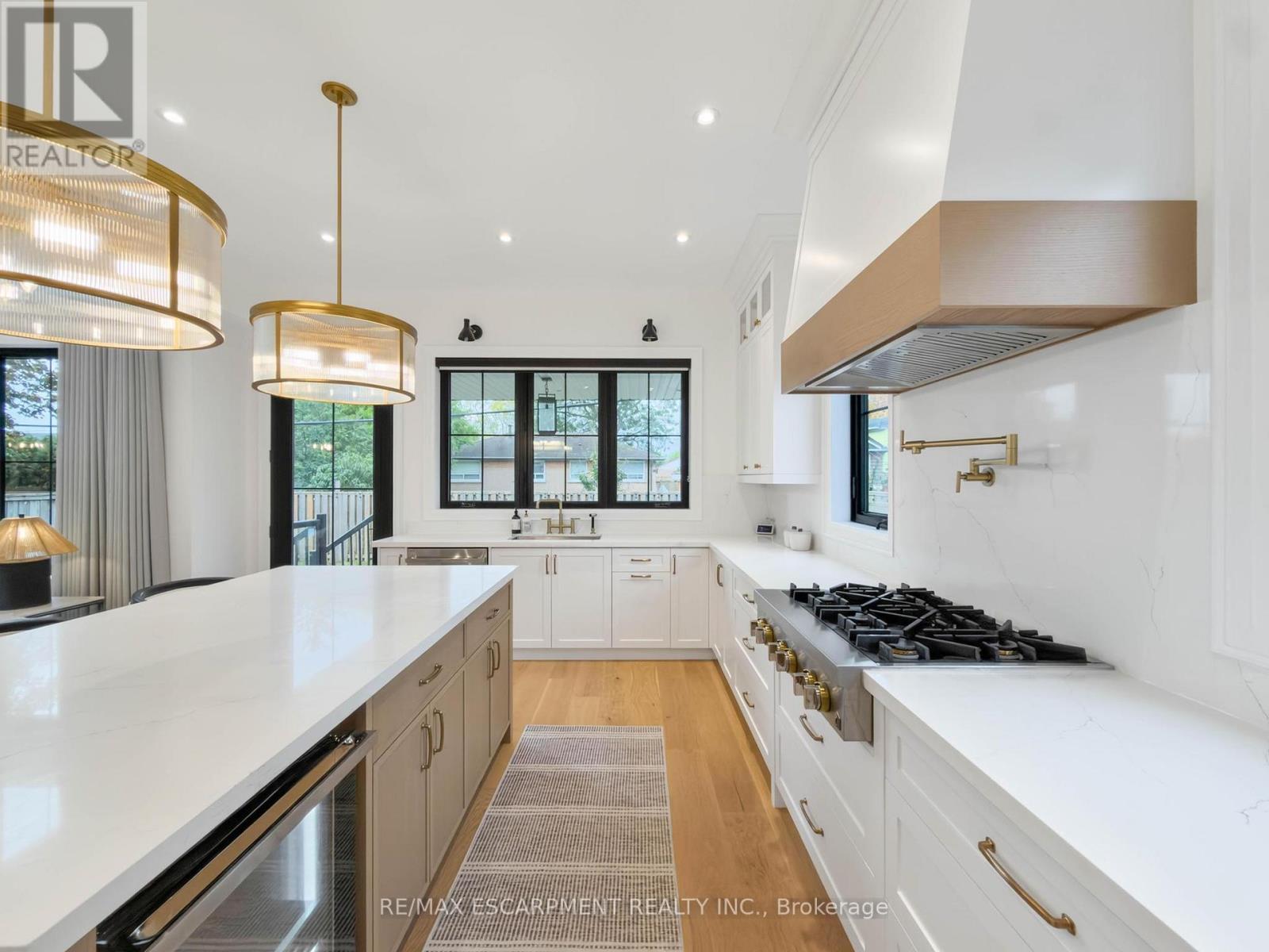 260 Kent Crescent, Burlington, ON
