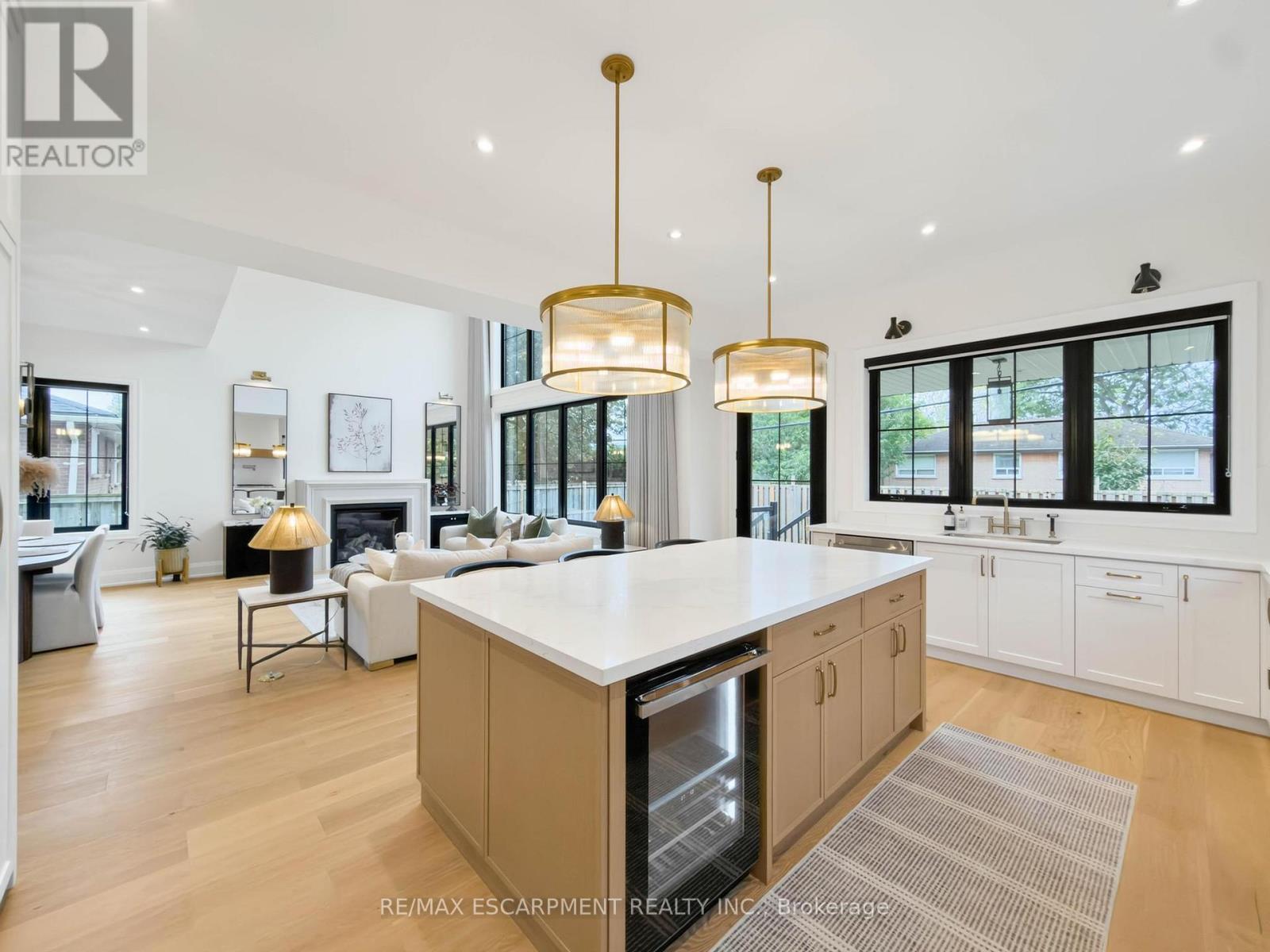 260 Kent Crescent, Burlington, ON
