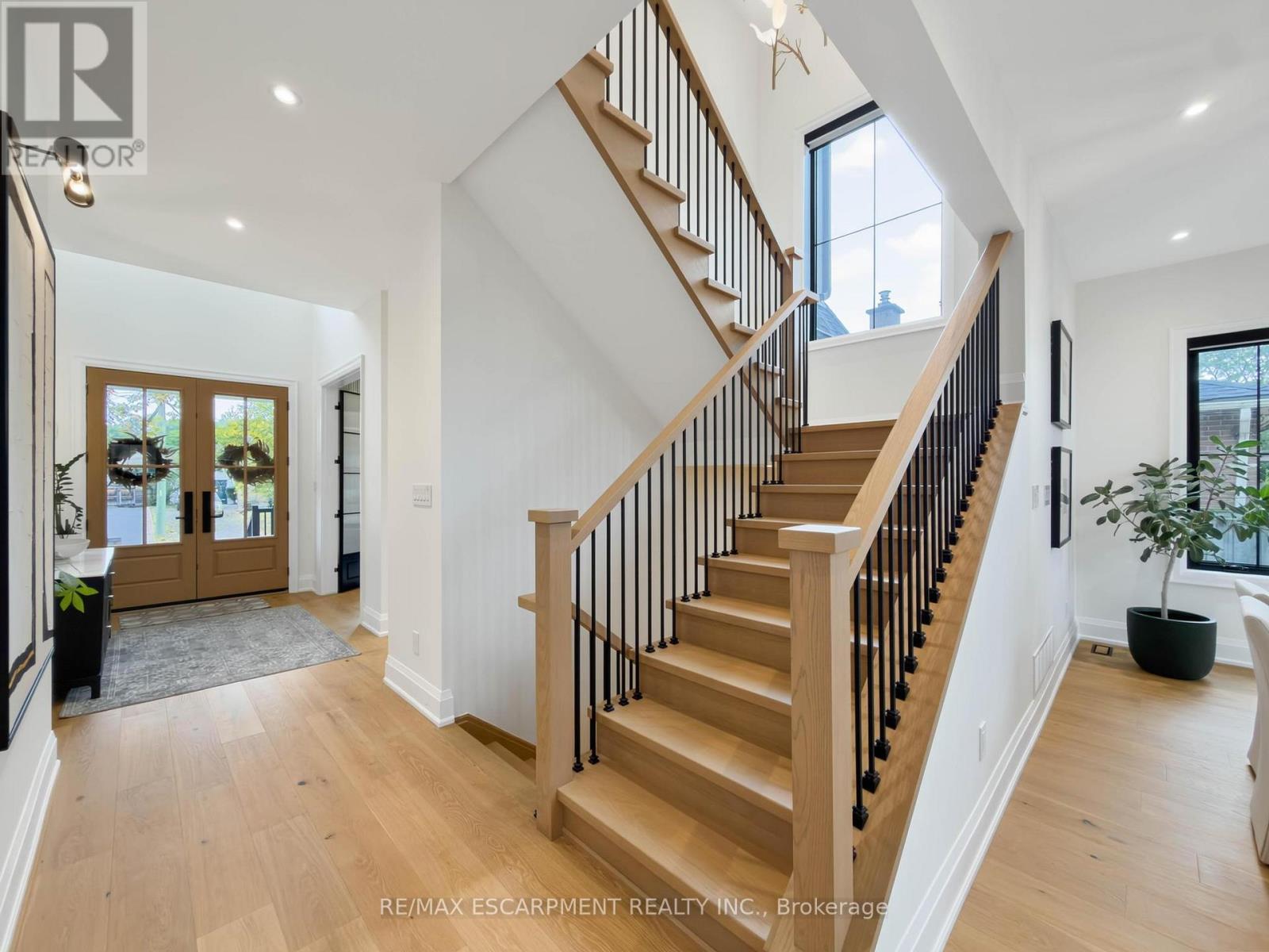 260 Kent Crescent, Burlington, ON