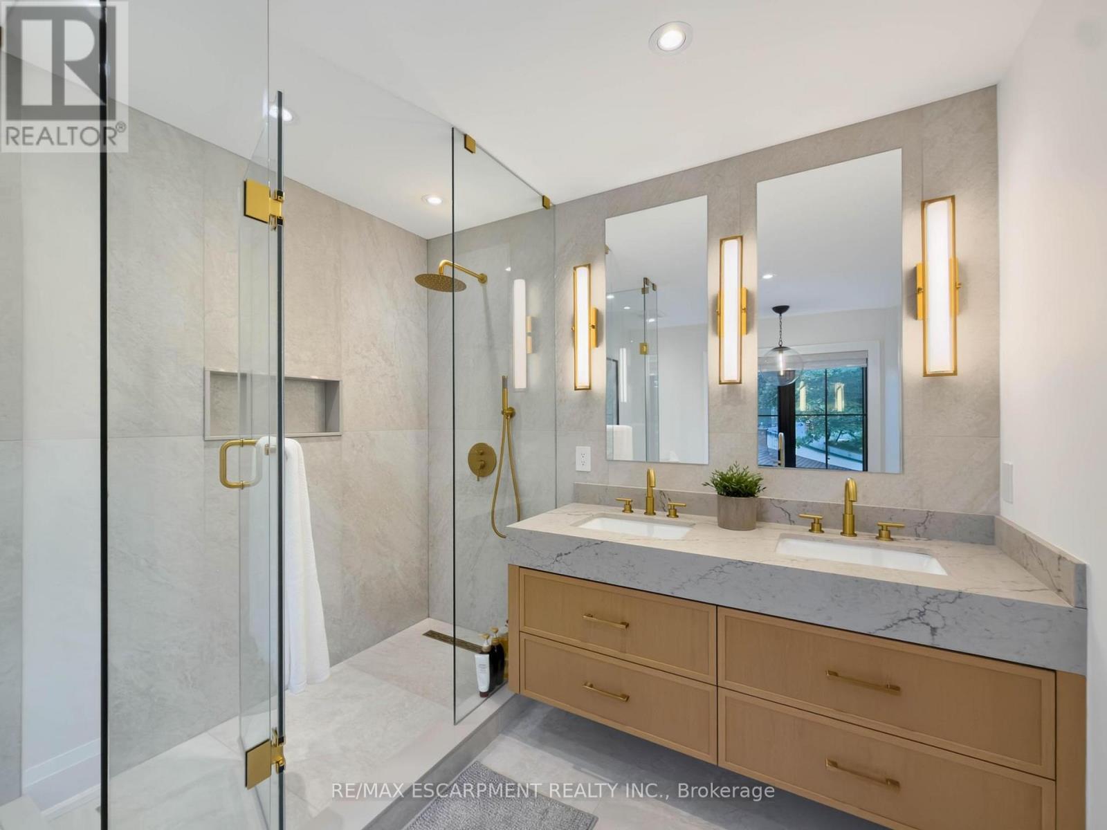 260 Kent Crescent, Burlington, ON