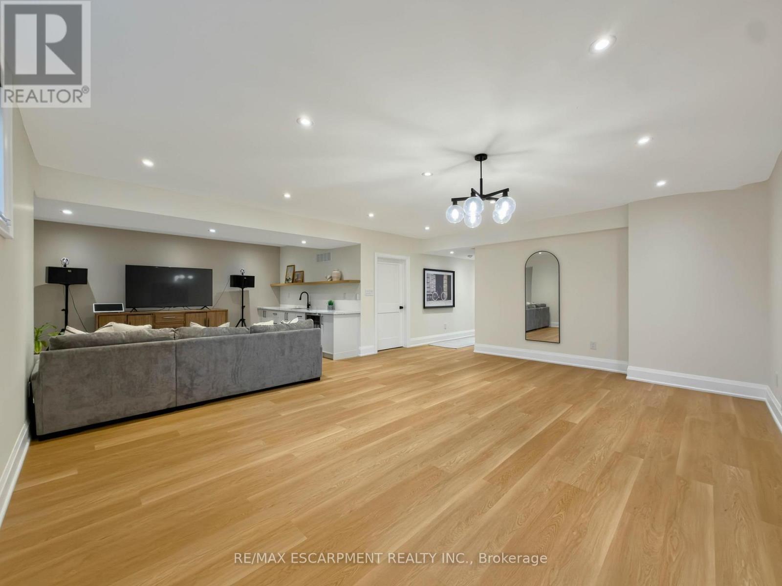 260 Kent Crescent, Burlington, ON