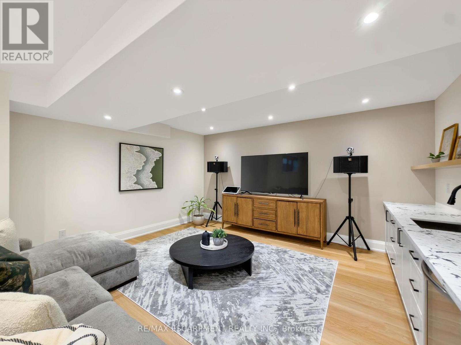 260 Kent Crescent, Burlington, ON