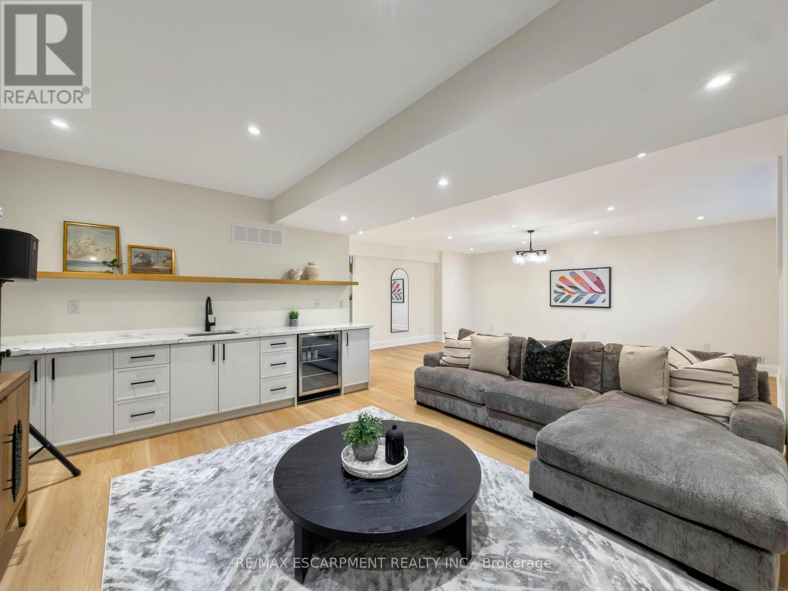 260 Kent Crescent, Burlington, ON