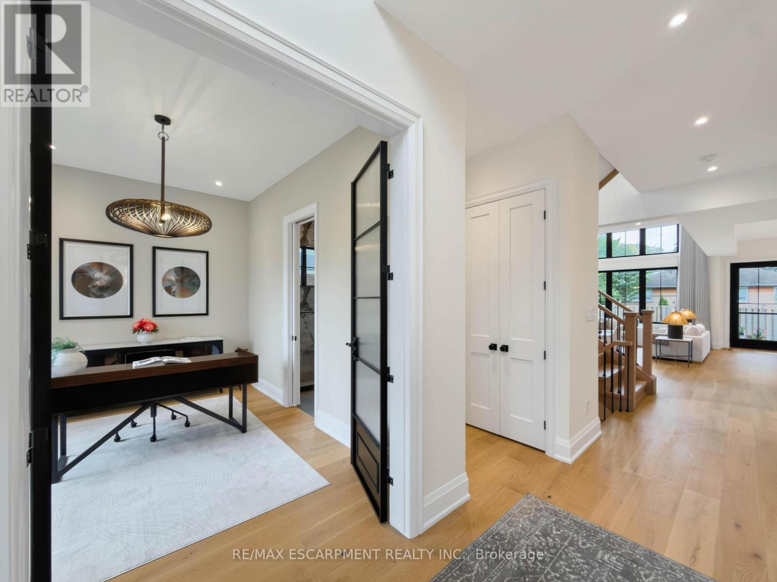 260 Kent Crescent, Burlington, ON