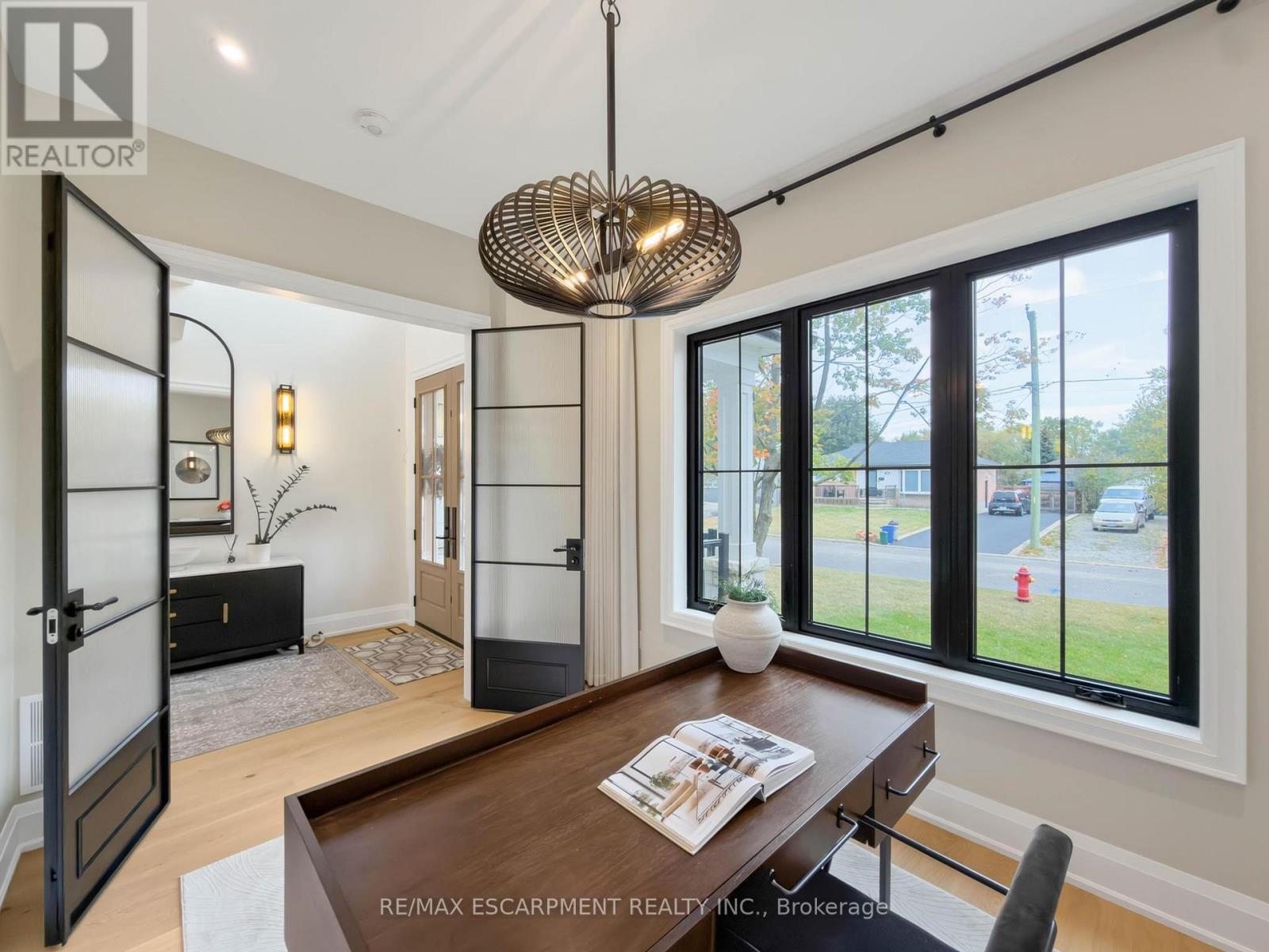 260 Kent Crescent, Burlington, ON