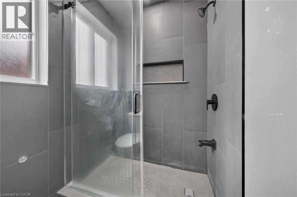 3 piece - 11 Selkirk Avenue, Hamilton, ON