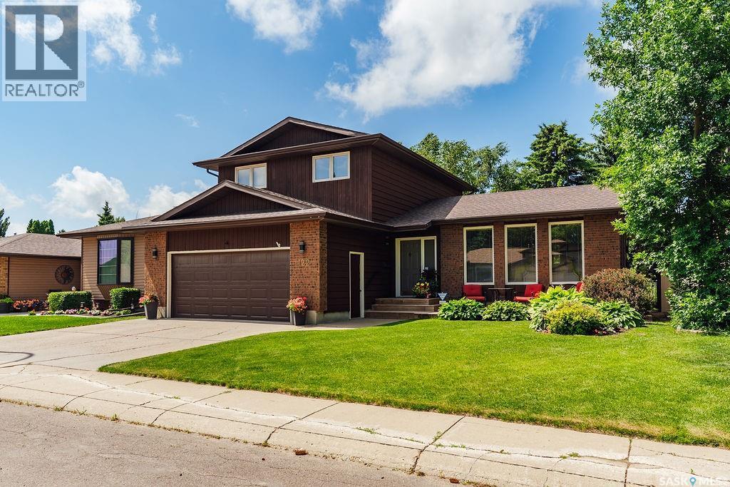 122 Wakaw Crescent, Saskatoon, SK