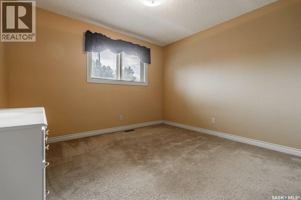 122 Wakaw Crescent, Saskatoon, SK